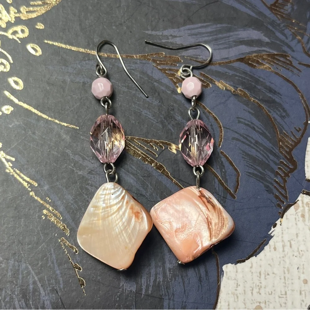 Vintage y2k 00s Pink Beaded Freshwater Pearl Dangle Earrings D2 - Picture 2 of 6